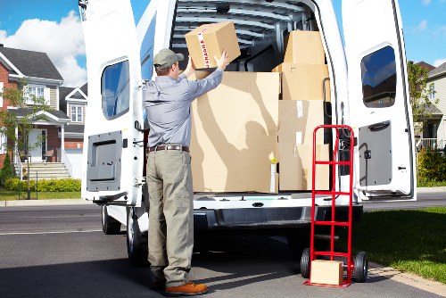 Bromley moving truck service for house and office relocations